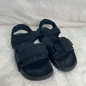 very cute black velcro sandals!